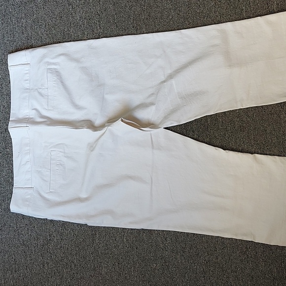 White plus capris - Picture 3 of 4